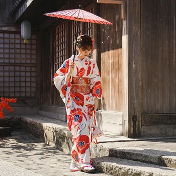 נשים יפניות בקימונו אדום פרח טביעות שרוול ארוך יפן סגנון יאקאטה Cosplay השמלה שלב ביצוע ללבוש.